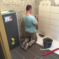 PLAATSEN BADKAMER OF TOILET